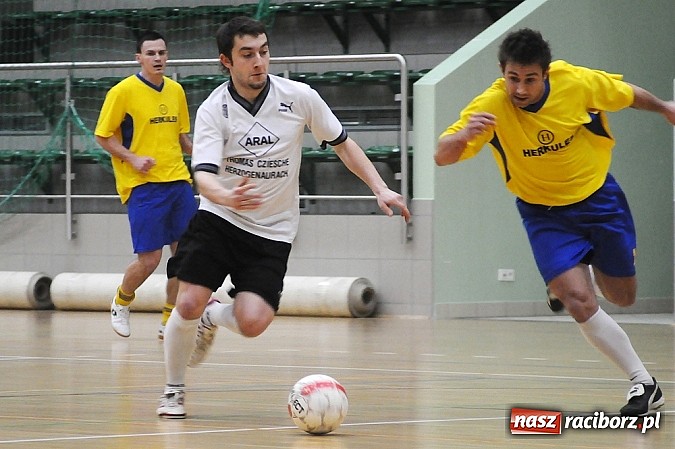 Zdjęcie w galerii na portalu naszraciborz.pl: HLPN: Canarinhos prowadzą w grupie mistrzowskiej wiadomości z regionu