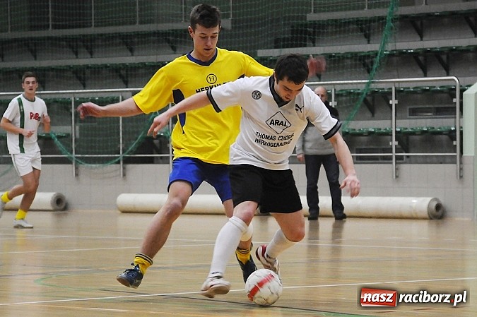 Zdjęcie w galerii na portalu naszraciborz.pl: HLPN: Canarinhos prowadzą w grupie mistrzowskiej wiadomości z regionu