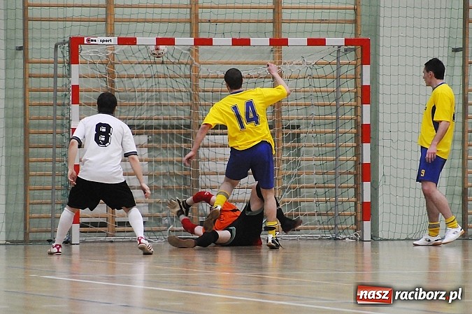 Zdjęcie w galerii na portalu naszraciborz.pl: HLPN: Canarinhos prowadzą w grupie mistrzowskiej wiadomości z regionu