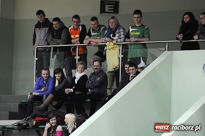 Zdjęcie w galerii na portalu naszraciborz.pl: HLPN: Canarinhos prowadzą w grupie mistrzowskiej wiadomości z regionu