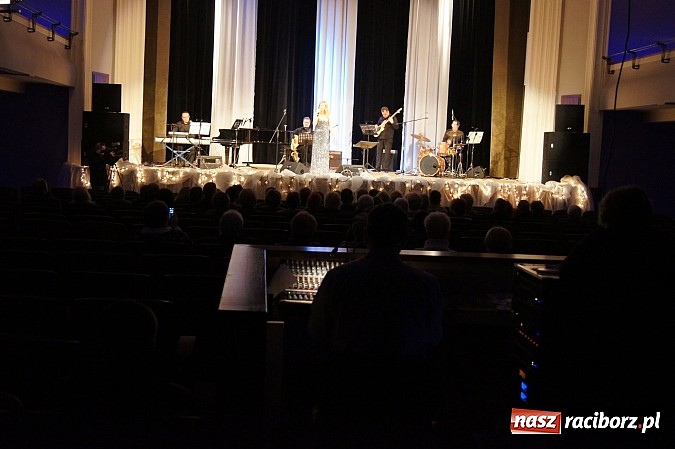 Zdjęcie w galerii na portalu naszraciborz.pl: Kawiarenki płynęły w RCK wiadomości z regionu