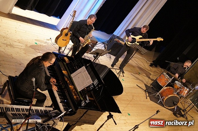 Zdjęcie w galerii na portalu naszraciborz.pl: Kawiarenki płynęły w RCK wiadomości z regionu