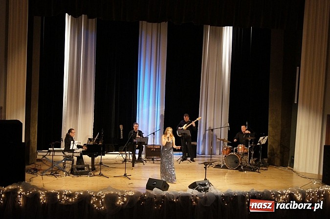 Zdjęcie w galerii na portalu naszraciborz.pl: Kawiarenki płynęły w RCK wiadomości z regionu