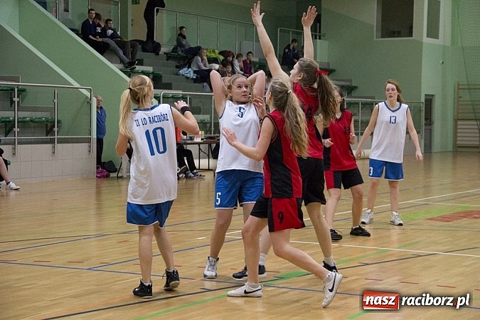 Zdjęcie w galerii na portalu naszraciborz.pl: Wygrana koszykarek z ZSOMS wiadomości z regionu