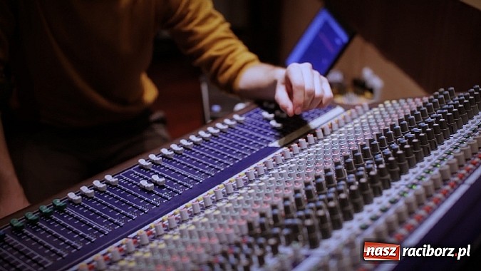 Zdjęcie w galerii na portalu naszraciborz.pl: Licealiści z Knurowa nagrywają niecodzienną płytę! wiadomości z regionu