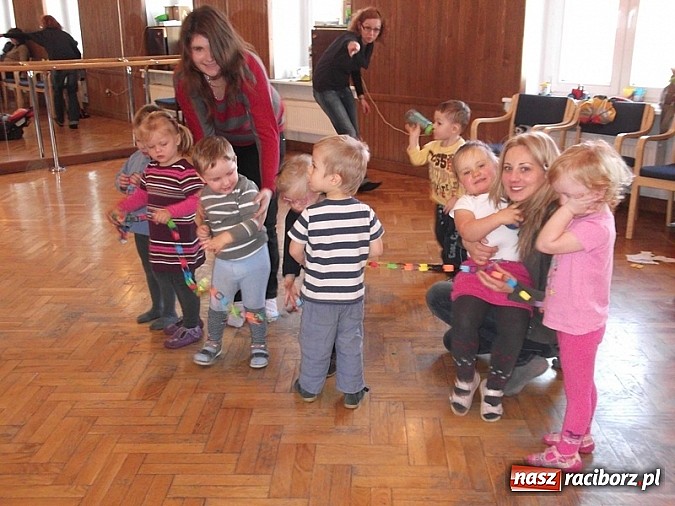 Zdjęcie w galerii na portalu naszraciborz.pl: Witaminowa zima z bańkami i bałwanem w Fiku-miku wiadomości z regionu