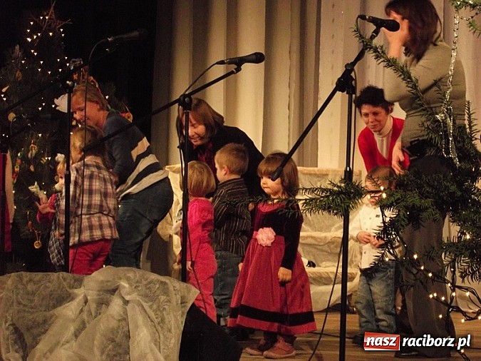 Zdjęcie w galerii na portalu naszraciborz.pl: Witaminowa zima z bańkami i bałwanem w Fiku-miku wiadomości z regionu