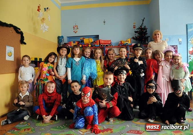 Zdjęcie w galerii na portalu naszraciborz.pl: W Przedszkolu nr 13 odbył się dziś wielki bal wiadomości z regionu