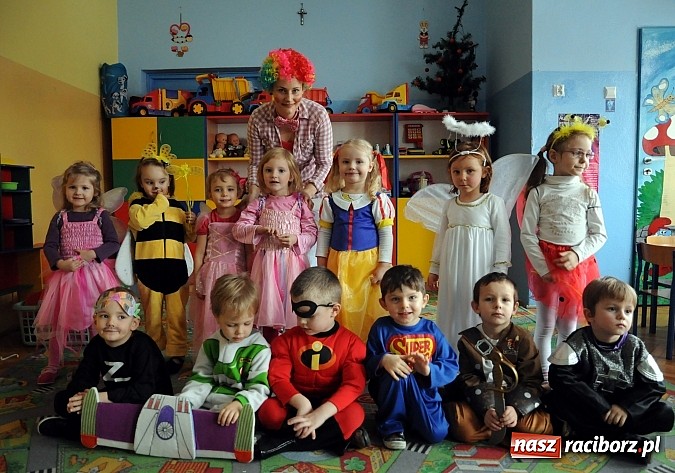 Zdjęcie w galerii na portalu naszraciborz.pl: W Przedszkolu nr 13 odbył się dziś wielki bal wiadomości z regionu