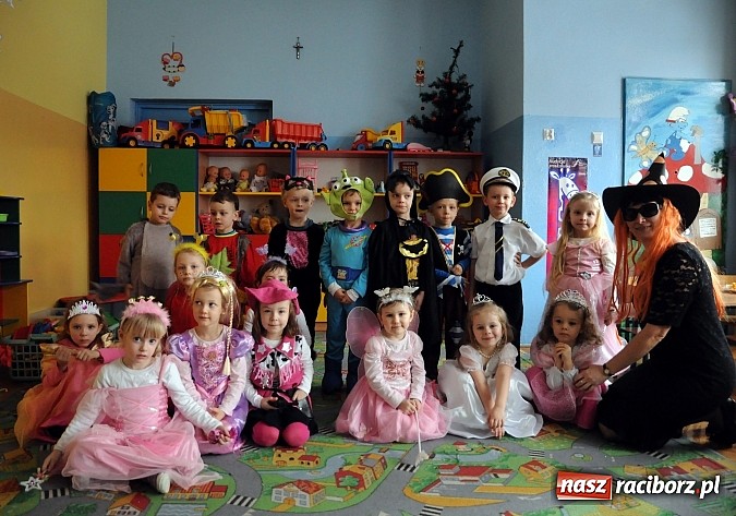 Zdjęcie w galerii na portalu naszraciborz.pl: W Przedszkolu nr 13 odbył się dziś wielki bal wiadomości z regionu