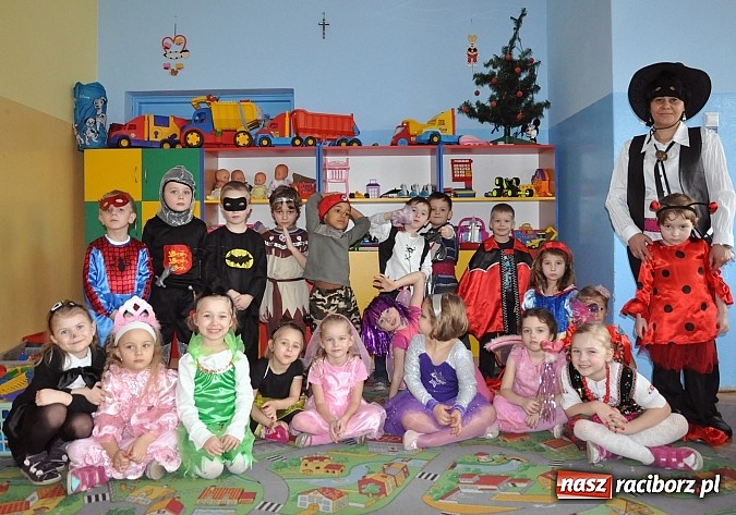 Zdjęcie w galerii na portalu naszraciborz.pl: W Przedszkolu nr 13 odbył się dziś wielki bal wiadomości z regionu
