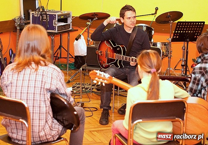 Zdjęcie w galerii na portalu naszraciborz.pl: Warsztaty i koncert w GCK w Nędzy wiadomości z regionu