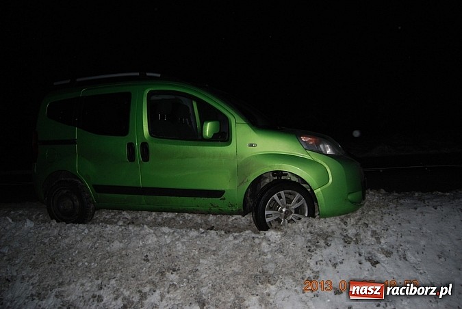 Zdjęcie w galerii na portalu naszraciborz.pl: Wypadek na DW 919 w Jankowicach wiadomości z regionu