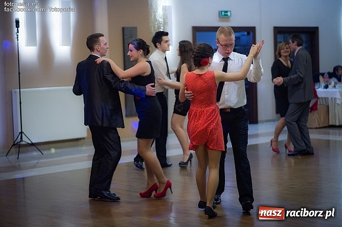 Zdjęcie w galerii na portalu naszraciborz.pl: Maturzyści z Budowlanki bawili się w Bravo wiadomości z regionu