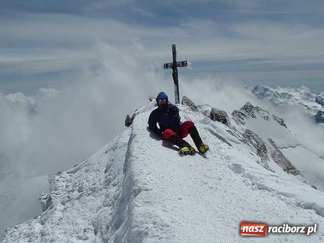 Zdjęcie w galerii na portalu naszraciborz.pl: Ksiądz zalicza szczyty wiadomości z regionu