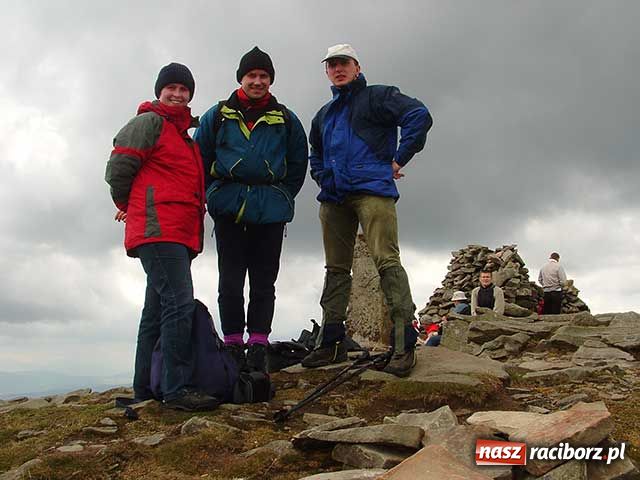 Zdjęcie w galerii na portalu naszraciborz.pl: Ksiądz zalicza szczyty wiadomości z regionu