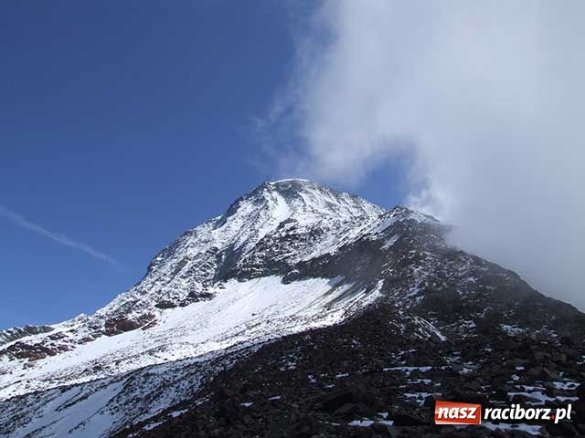 Zdjęcie w galerii na portalu naszraciborz.pl: Ksiądz zalicza szczyty wiadomości z regionu