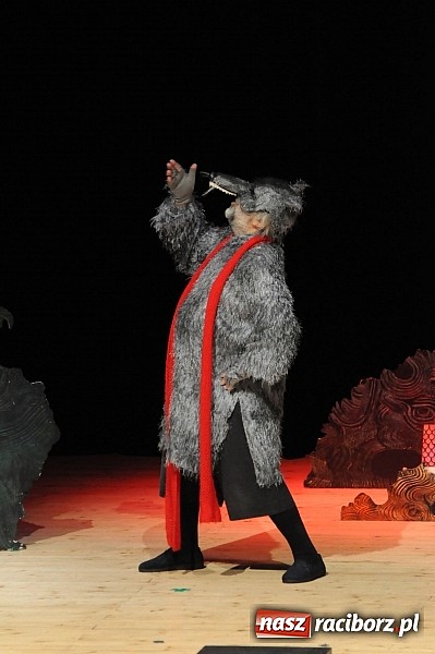 Zdjęcie w galerii na portalu naszraciborz.pl: Bielska Banialuka wystawiła w RCK-u Czerwonego Kapturka wiadomości z regionu