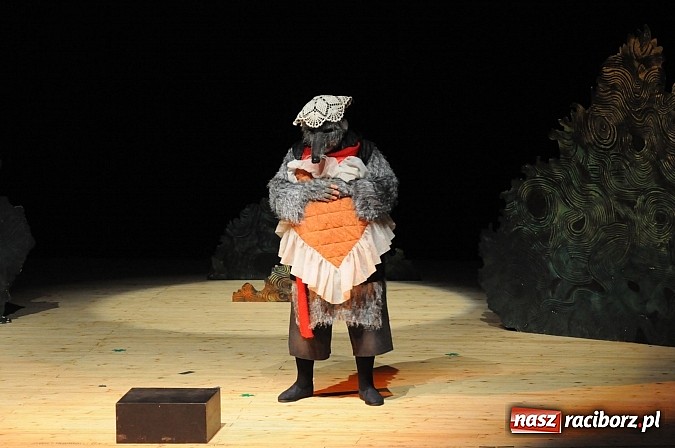 Zdjęcie w galerii na portalu naszraciborz.pl: Bielska Banialuka wystawiła w RCK-u Czerwonego Kapturka wiadomości z regionu