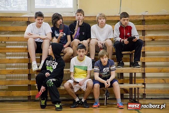 Zdjęcie w galerii na portalu naszraciborz.pl: Pasjonaci tenisa stołowego zagrali w Nędzy wiadomości z regionu