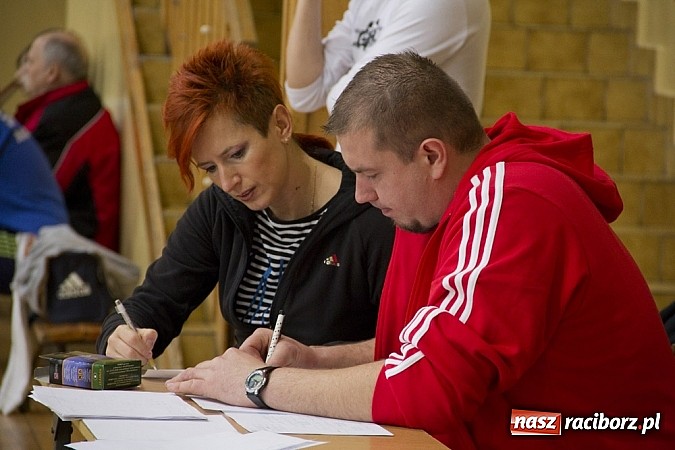 Zdjęcie w galerii na portalu naszraciborz.pl: Pasjonaci tenisa stołowego zagrali w Nędzy wiadomości z regionu