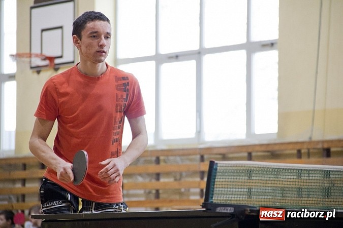 Zdjęcie w galerii na portalu naszraciborz.pl: Pasjonaci tenisa stołowego zagrali w Nędzy wiadomości z regionu