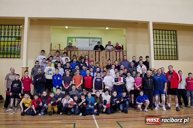 Zdjęcie w galerii na portalu naszraciborz.pl: Pasjonaci tenisa stołowego zagrali w Nędzy wiadomości z regionu
