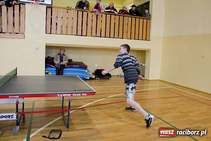 Zdjęcie w galerii na portalu naszraciborz.pl: Pasjonaci tenisa stołowego zagrali w Nędzy wiadomości z regionu
