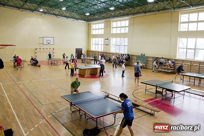 Zdjęcie w galerii na portalu naszraciborz.pl: Pasjonaci tenisa stołowego zagrali w Nędzy wiadomości z regionu