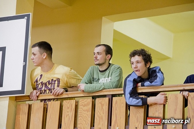 Zdjęcie w galerii na portalu naszraciborz.pl: Pasjonaci tenisa stołowego zagrali w Nędzy wiadomości z regionu