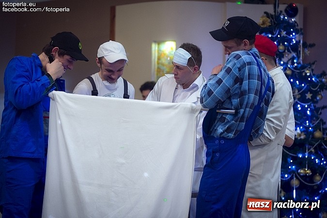 Zdjęcie w galerii na portalu naszraciborz.pl: Tak się bawił Mechanik w tworkowskim Bravo wiadomości z regionu