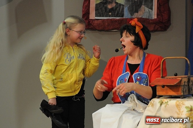 Zdjęcie w galerii na portalu naszraciborz.pl: Inga i Paul znowu w akcji, czyli śląskie show w Tworkowie. Tłumy na widowni wiadomości z regionu