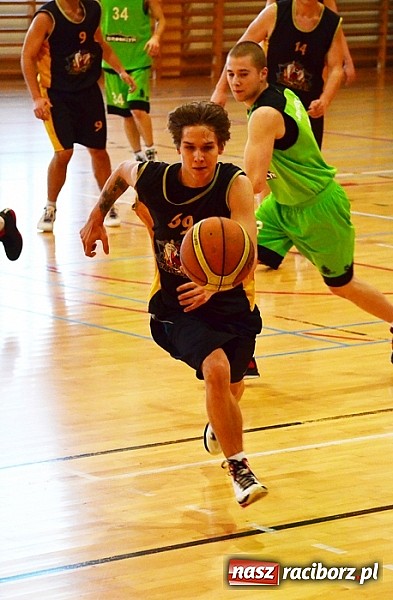 Zdjęcie w galerii na portalu naszraciborz.pl: Koszykarska bitwa pod koniec XIII kolejki wiadomości z regionu
