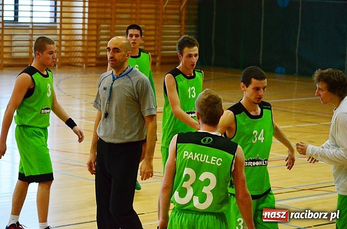 Zdjęcie w galerii na portalu naszraciborz.pl: Koszykarska bitwa pod koniec XIII kolejki wiadomości z regionu