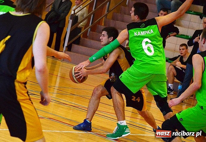 Zdjęcie w galerii na portalu naszraciborz.pl: Koszykarska bitwa pod koniec XIII kolejki wiadomości z regionu