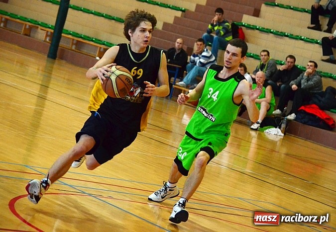 Zdjęcie w galerii na portalu naszraciborz.pl: Koszykarska bitwa pod koniec XIII kolejki wiadomości z regionu
