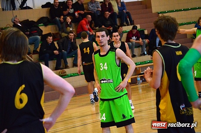 Zdjęcie w galerii na portalu naszraciborz.pl: Koszykarska bitwa pod koniec XIII kolejki wiadomości z regionu