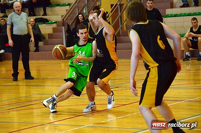 Zdjęcie w galerii na portalu naszraciborz.pl: Koszykarska bitwa pod koniec XIII kolejki wiadomości z regionu