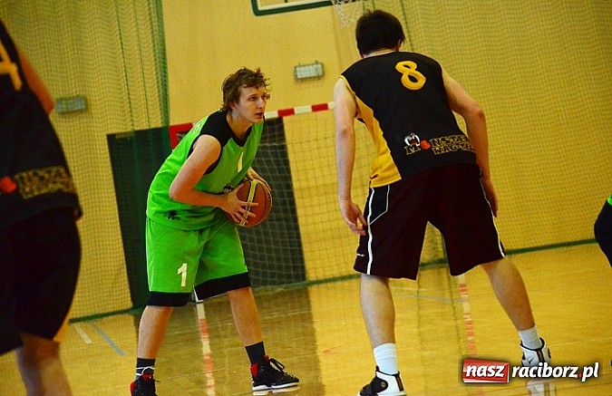 Zdjęcie w galerii na portalu naszraciborz.pl: Koszykarska bitwa pod koniec XIII kolejki wiadomości z regionu