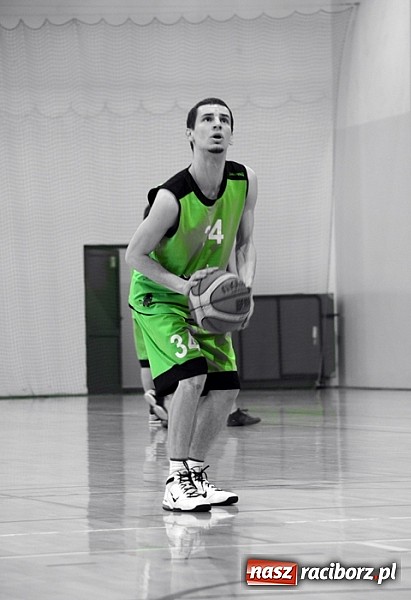 Zdjęcie w galerii na portalu naszraciborz.pl: Koszykarska bitwa pod koniec XIII kolejki wiadomości z regionu