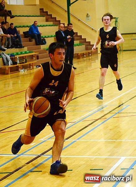 Zdjęcie w galerii na portalu naszraciborz.pl: Koszykarska bitwa pod koniec XIII kolejki wiadomości z regionu