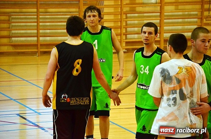 Zdjęcie w galerii na portalu naszraciborz.pl: Koszykarska bitwa pod koniec XIII kolejki wiadomości z regionu