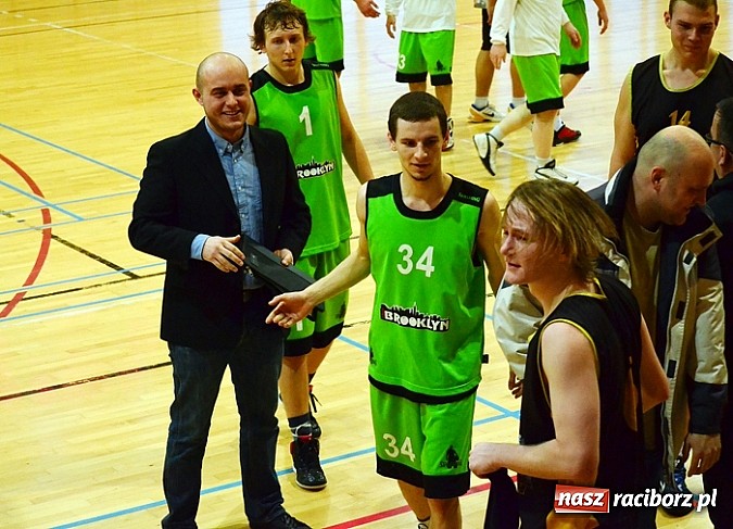 Zdjęcie w galerii na portalu naszraciborz.pl: Koszykarska bitwa pod koniec XIII kolejki wiadomości z regionu