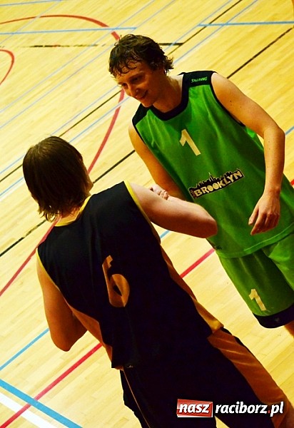 Zdjęcie w galerii na portalu naszraciborz.pl: Koszykarska bitwa pod koniec XIII kolejki wiadomości z regionu