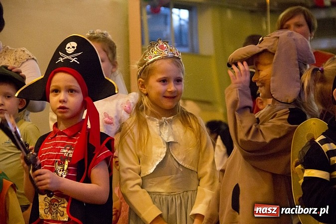 Zdjęcie w galerii na portalu naszraciborz.pl: Dziecięcy bal przebierańców w Krzanowicach wiadomości z regionu