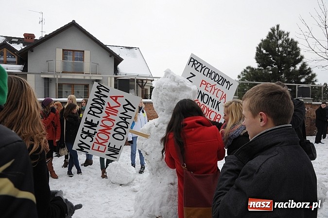 Zdjęcie w galerii na portalu naszraciborz.pl: Starosta wycofał projekt uchwały w sprawie łączenia ZSE i ZSZ. Sprawa wraca do komisji wiadomości z regionu