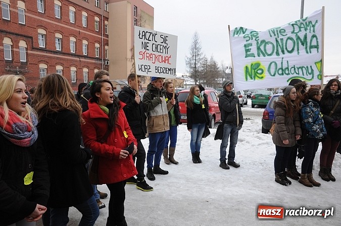 Zdjęcie w galerii na portalu naszraciborz.pl: Starosta wycofał projekt uchwały w sprawie łączenia ZSE i ZSZ. Sprawa wraca do komisji wiadomości z regionu
