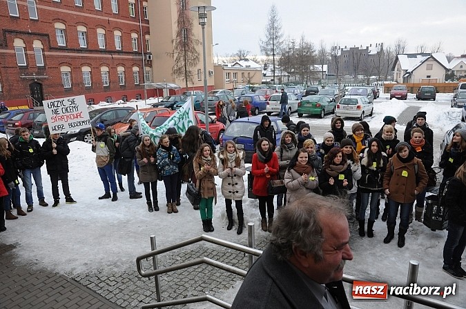 Zdjęcie w galerii na portalu naszraciborz.pl: Starosta wycofał projekt uchwały w sprawie łączenia ZSE i ZSZ. Sprawa wraca do komisji wiadomości z regionu