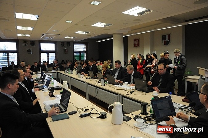 Zdjęcie w galerii na portalu naszraciborz.pl: Starosta wycofał projekt uchwały w sprawie łączenia ZSE i ZSZ. Sprawa wraca do komisji wiadomości z regionu