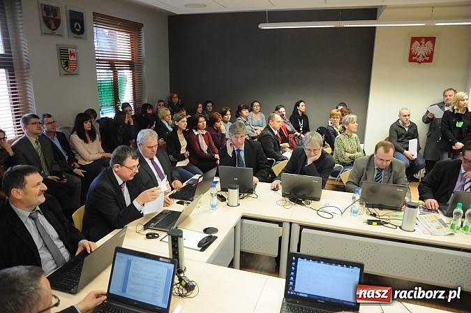 Zdjęcie w galerii na portalu naszraciborz.pl: Starosta wycofał projekt uchwały w sprawie łączenia ZSE i ZSZ. Sprawa wraca do komisji wiadomości z regionu